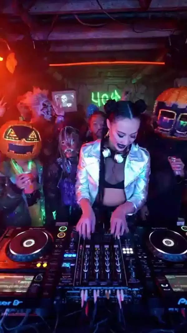 Loading the media file...